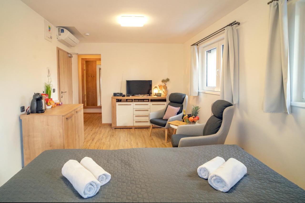 Hotel Smrz Sepekov Экстерьер фото