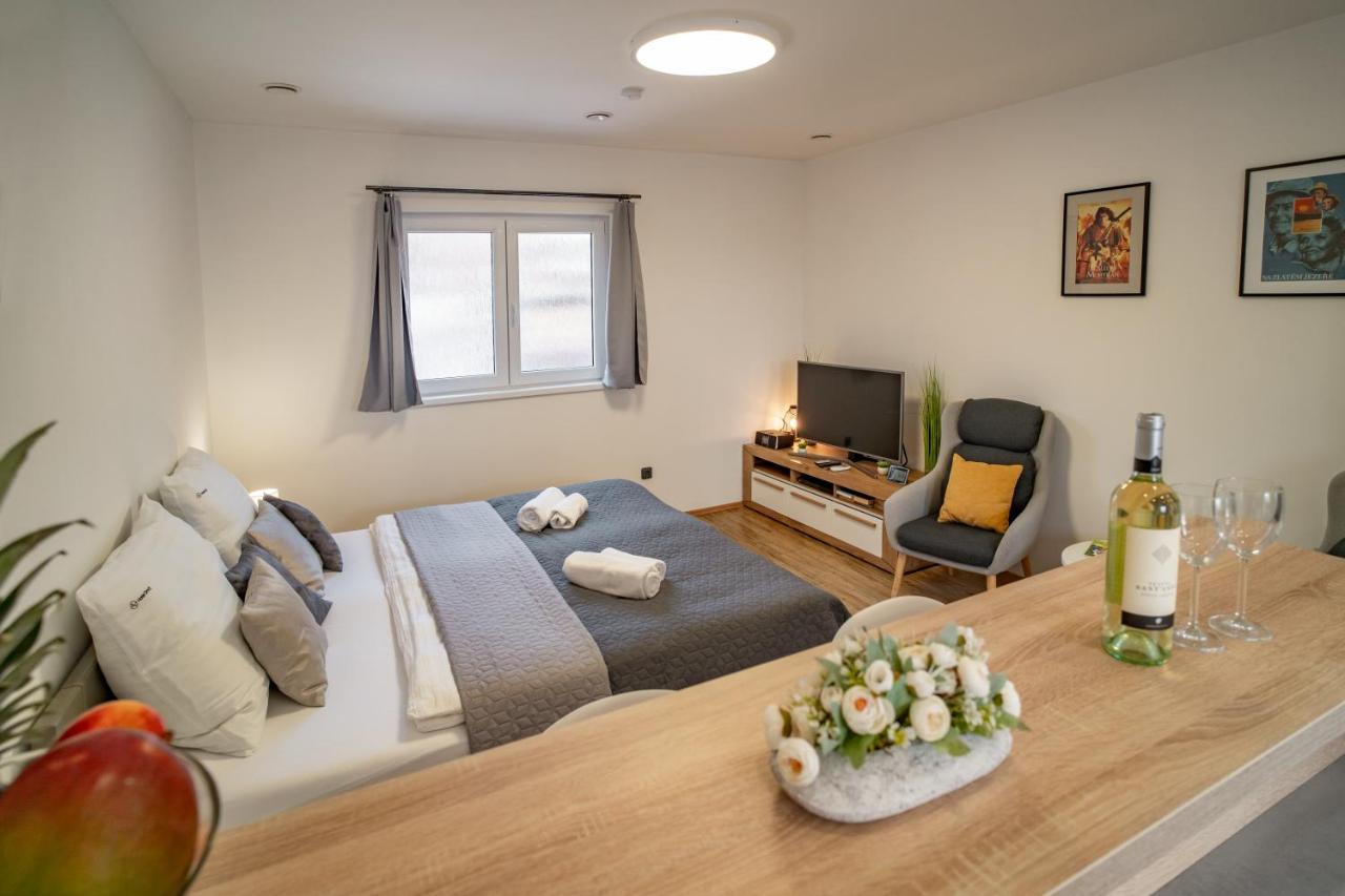 Hotel Smrz Sepekov Экстерьер фото